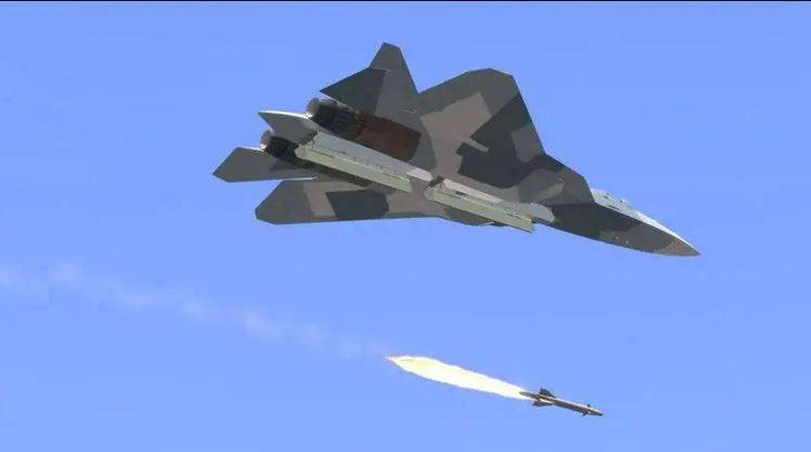 Ukrinform cũng dẫn nguồn tin của Quân đội Ukraine cho biết, máy bay Su-57 cũng lần đầu tiên phóng tên lửa hành trình Kh-69 mới nhất trong thực chiến và đã phá hủy mục tiêu.