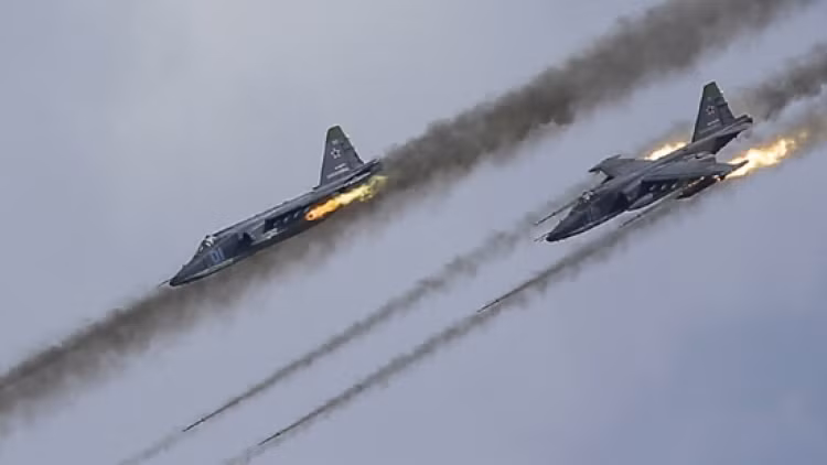 Khi Không quân Nga không có đủ vũ khí điều khiển chính xác, phóng từ ngoài vùng hỏa lực phòng không của đối phương, bắt buộc máy bay chiến đấu Nga phải thực hiện động tác ném bom bổ nhào; và đây là cơ hội cho tên lửa vác vai của Ukraine tiêu diệt máy bay Nga.