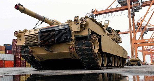 Quân đội Ukraine đã nhận được của Mỹ 31 chiếc xe tăng M1A1 SA Abrams (đủ trang bị cho một tiểu đoàn xe tăng hoàn chỉnh) từ tháng 9 năm ngoái. Nhưng đến cuối tháng 2 vừa qua, khi quân Ukraine rút khỏi Avdiivka, mới phát hiện những chiếc xe tăng Mỹ này gần mặt trận Avdiivka.