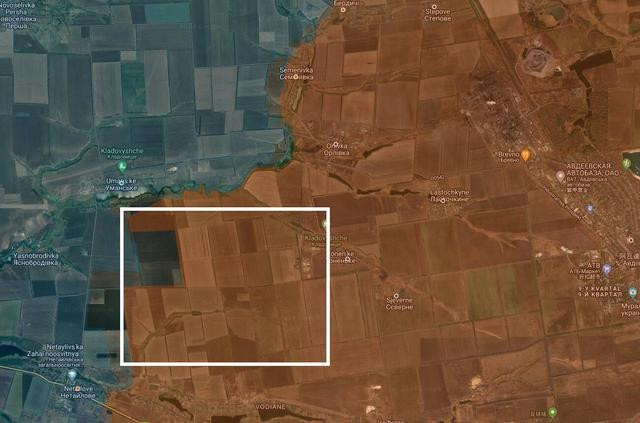 Ban đầu Quân đội Nga chỉ truy kích quân Ukraine, để tạo vùng đệm nhằm đảm bảo an toàn cho các ngôi làng vừa chiếm được. Nhưng do Quân đội Nga đã tập trung lực lượng chủ lực vào đây, nên đẩy nhanh tốc độ tiến công. Trong hơn 10 ngày chiến đấu, họ đã chiếm được khu vực dài 5 km, sâu 4 km.