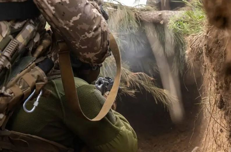 Sau khi chiếm Avdiivka, Quân đội Nga nhanh chóng tung lực lượng dự bị vào để truy kích quân Ukraine, không cho quân Ukraine kịp thời củng cố thế trận phòng ngự ở phía tây thành phố. Đây cũng là điều bất ngờ cho quân Ukraine. 