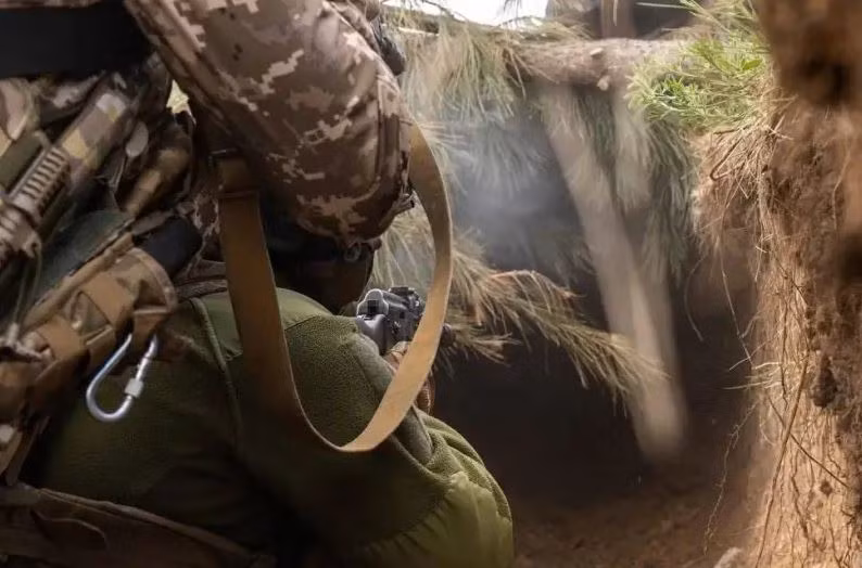 Sau khi chiếm Avdiivka, Quân đội Nga nhanh chóng tung lực lượng dự bị vào để truy kích quân Ukraine, không cho quân Ukraine kịp thời củng cố thế trận phòng ngự ở phía tây thành phố. Đây cũng là điều bất ngờ cho quân Ukraine. 