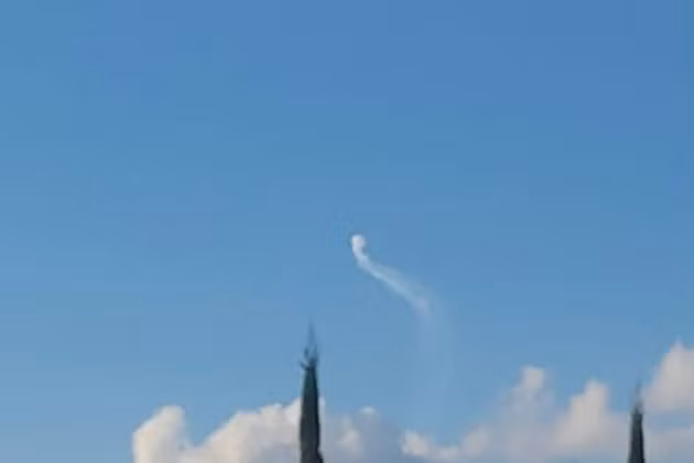 Ngoài lực lượng Hamas, Israel phải lo đối phó với lực lượng Hezbollah; theo thông tin từ trang “Bình luân quân sự” của Nga, lực lượng Hezbollah đã tấn công Israel bằng tên lửa đạn đạo được cho là do Iran sản xuất, khi việc sử dụng tên lửa đánh chặn tầm xa MIM-104C/E PAC-2 từ tổ hợp Patriot PAC-2/GEM-T đã được ghi nhận trên bầu trời Israel. 