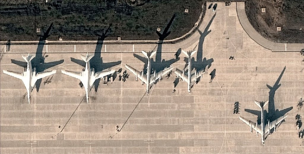 Khoảng cách theo đường thẳng từ sân bay Engels đến biên giới Ukraine là hơn 700 km. Nếu Kiev đã có UAV tấn công với phạm vi như vậy, thì ngay cả thủ đô Moskva của Nga cũng có thể bị tấn công. Điều này có nghĩa là Ukraine đã có thể tiến công sâu vào hậu phương của Nga. 