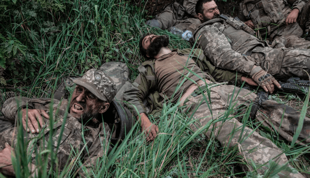 Trước đó để cố giữ Sieverodonetsk và Lisichchansk đến cuối tháng 6, lực lượng dự bị của Quân đội Ukraine từ Nikolayev và Kharkov đã được chuyển tăng cường cho mặt trận ác liệt này. Theo nhiều ước tính khác nhau, có từ 5.000 đến 8.000 binh sĩ Ukraine được thêm vào “nồi hầm” tại đây.