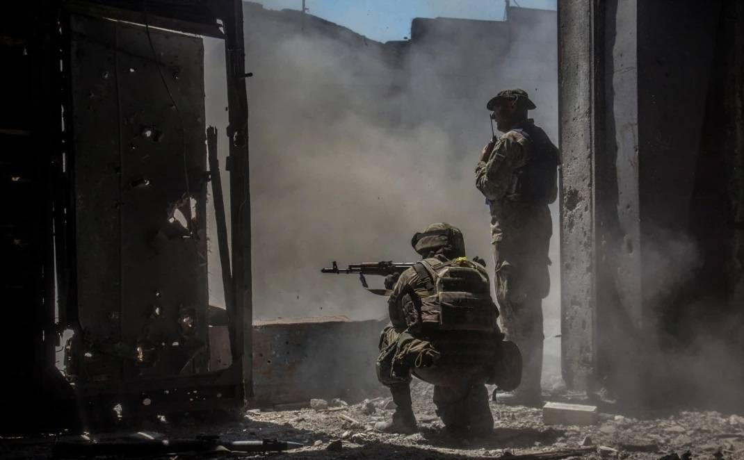 Nhưng không ngờ Sieverodonetsk lại sụp đổ nhanh chóng như vậy, mọi thứ diễn ra ở khu vực tiền tuyến này, đã chứng tỏ hiệu quả cao của binh lính Nga trong các trận chiến đô thị.