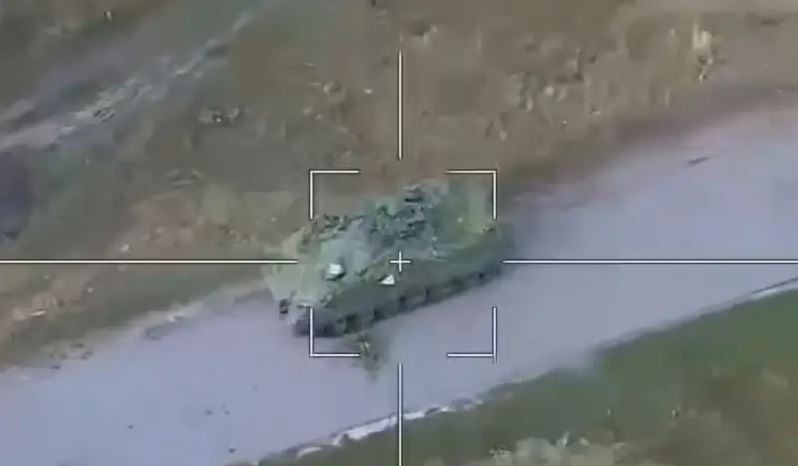 Còn một điểm quan trọng khác cần cân nhắc kỹ: cuộc tấn công xuyên biên giới của bộ binh Ukraine rõ ràng không thể "tùy tiện", mà phải được đàm phán với các nước phương Tây - bởi họ đã vượt qua biên giới bằng vũ khí do phương Tây hỗ trợ, bao gồm xe tăng, xe bọc thép và pháo binh hạng nặng. 