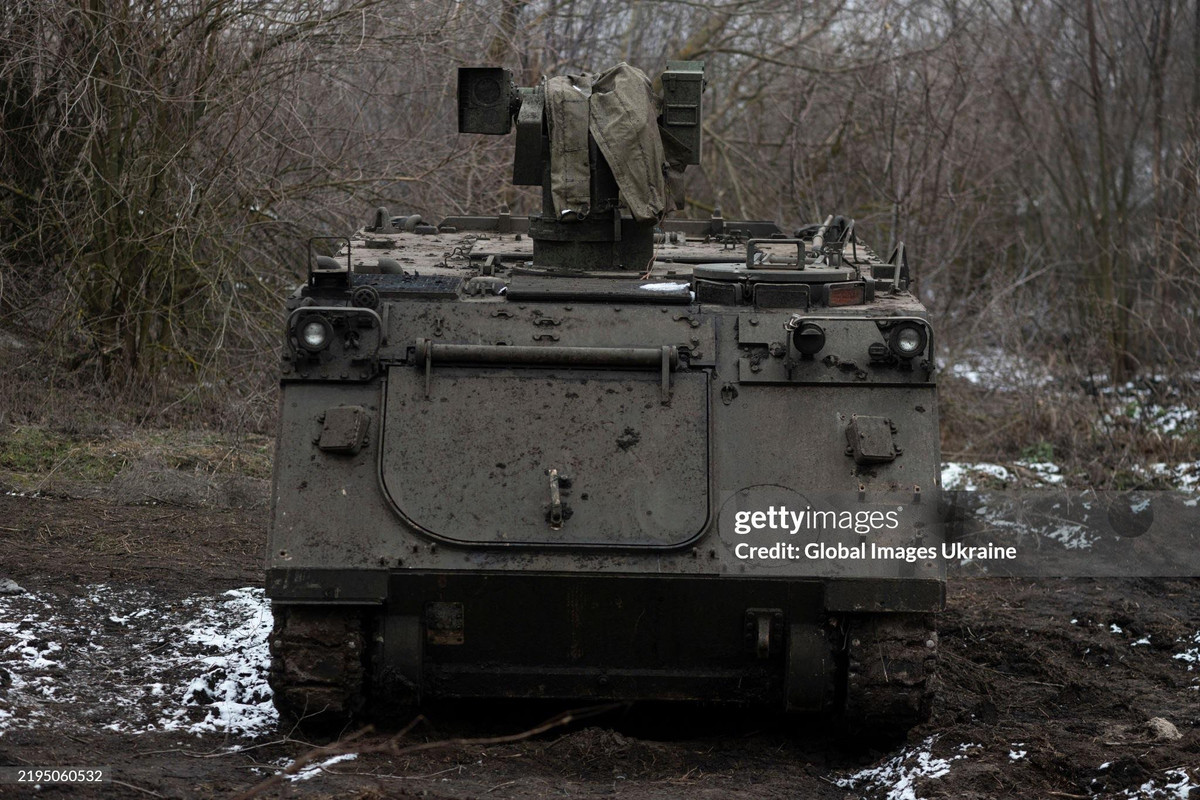 Kênh Military Summary cho biết, một trận đánh khốc liệt vừa kết thúc ở phía bắc thành phố Toretsk, khi AFU cố gắng mở một cuộc phản công bằng cách sử dụng sáu xe bọc thép, gồm xe bọc thép chở quân M113 và xe bọc thép Kozak chở bộ binh, mở cuộc tấn công từ phía tây bắc và tây nam.