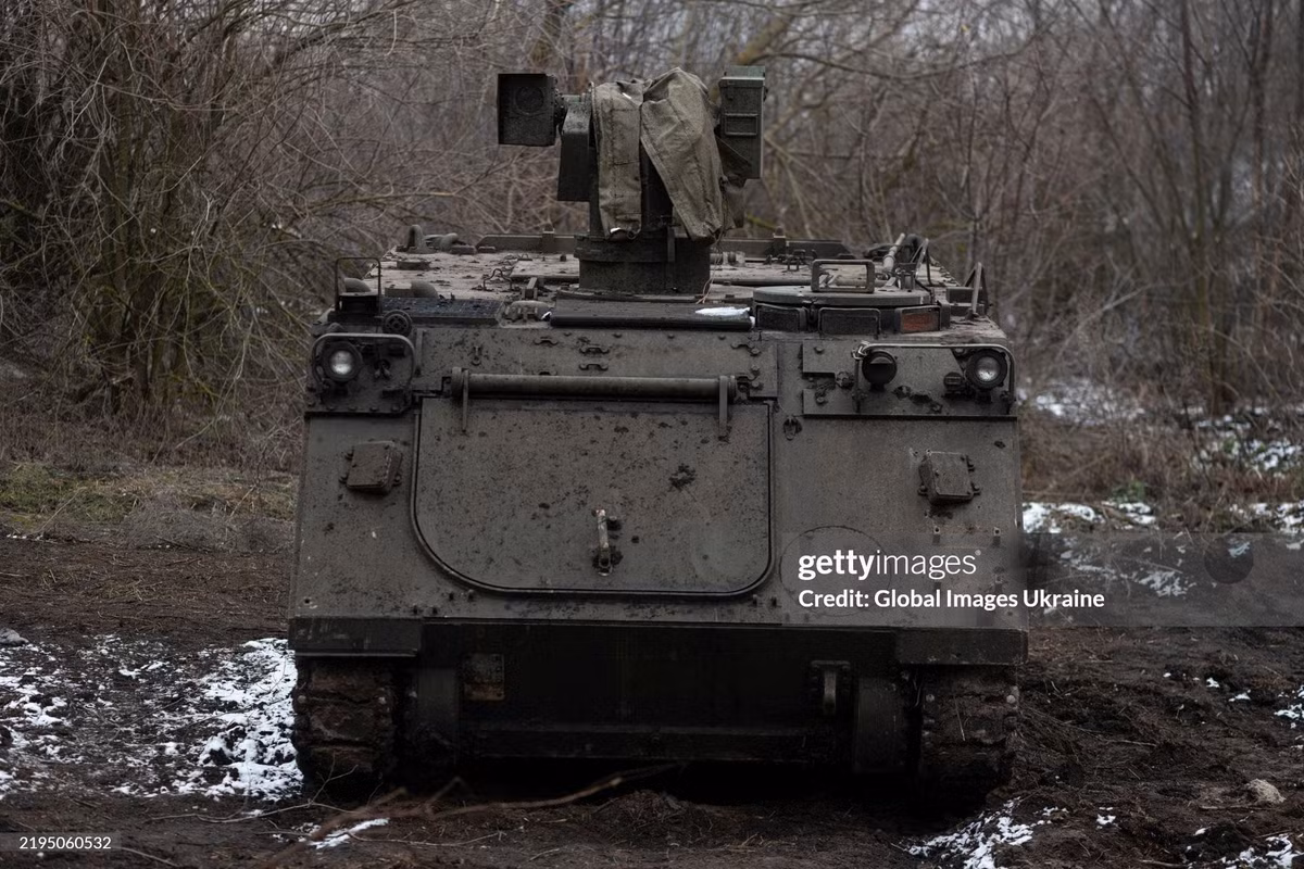 Kênh Military Summary cho biết, một trận đánh khốc liệt vừa kết thúc ở phía bắc thành phố Toretsk, khi AFU cố gắng mở một cuộc phản công bằng cách sử dụng sáu xe bọc thép, gồm xe bọc thép chở quân M113 và xe bọc thép Kozak chở bộ binh, mở cuộc tấn công từ phía tây bắc và tây nam.