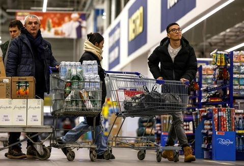 Do đó, những điều kiện trên đã thúc đẩy tăng trưởng kinh tế, khiến GDP của Nga tăng 3,6% theo giá trị thực trong năm đó và thu nhập quốc dân bình quân đầu người tăng tới 11,2%. Như vậy, nước Nga ngày càng giàu hơn khi chiến tranh.