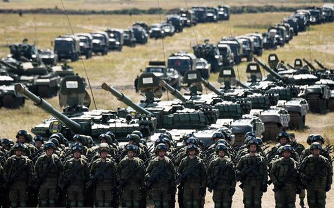 Theo số liệu từ Mỹ, đến nay, Nga đã triển khai một lực lượng gần 200 nghìn quân gần biên giới Ukraine. Nếu NATO làm trầm trọng thêm tình hình, quân số có thể được tăng thêm theo hướng này lên 350-400 nghìn quân, chưa kể việc chuyển giao thêm các khí tài hàng không chiến thuật và chiến lược.