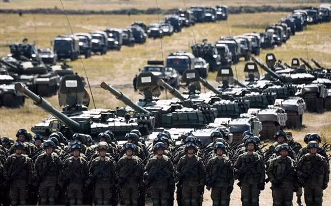 Theo số liệu từ Mỹ, đến nay, Nga đã triển khai một lực lượng gần 200 nghìn quân gần biên giới Ukraine. Nếu NATO làm trầm trọng thêm tình hình, quân số có thể được tăng thêm theo hướng này lên 350-400 nghìn quân, chưa kể việc chuyển giao thêm các khí tài hàng không chiến thuật và chiến lược.