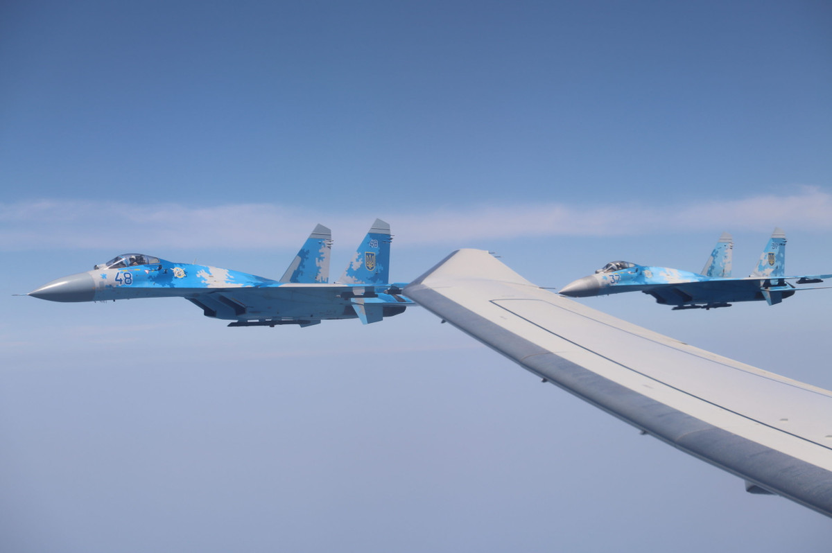 Hãng tin TASS của Nga ngày 6/12 đưa tin, Hạm đội Biển Đen của Nga tuyên bố rằng, các phi công không quân hải quân của Hạm đội Biển Đen, đã thực hiện chuyến bay đầu tiên vào đầu khóa huấn luyện mùa đông, và họ đã thực hành theo dõi “tàu địch” và sử dụng tên lửa để tấn công mục tiêu trên biển.