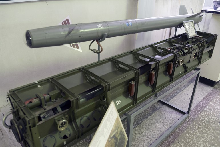 Vấn đề là mặc dù một quả tên lửa Strela-10M không quá hiện đại, nhưng cũng có giá 100.000 USD, nên việc sử dụng tên lửa phòng không để tiêu diệt những con “nhện độc” này, thực sự gây lãng phí lớn cho Quân đội Nga.