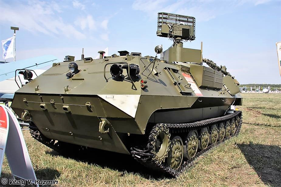 Đồng thời, radar 9S932-1 được trang bị một radar tìm kiếm nhỏ 1L122-1 hoạt động ở băng tần L, có khả năng phát hiện tốt đối với máy bay ở độ cao thấp/tốc độ thấp và cũng có thể cung cấp phạm vi tìm kiếm trên không tới 40 km.