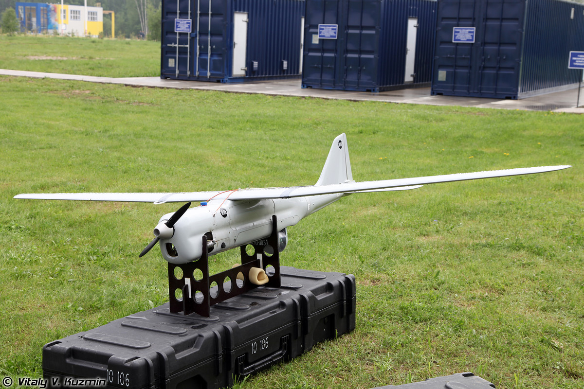 Orlan-10 là một trong những loại UAV sử dụng công nghệ quân sự thiết yếu và có khả năng gây nguy hiểm nhất của Nga, nhưng do quá trình toàn cầu hóa chuỗi cung ứng, một số thành phần cấu kiện và linh kiện dùng để sản xuất loại UAV này, lại phụ thuộc vào các nhà cung cấp phương Tây. 