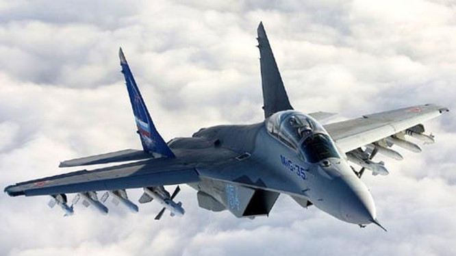 Nhưng với thiết kế tiên tiến, MiG-35 hoàn toàn có thể chống lại những đối thủ mạnh hơn và giữ được nhiều lợi thế về hiệu suất rất đáng kể với phần lớn các máy bay chiến đấu của phương Tây mới hơn, như Gripen-E, F-16V, F-18E và Rafale. 