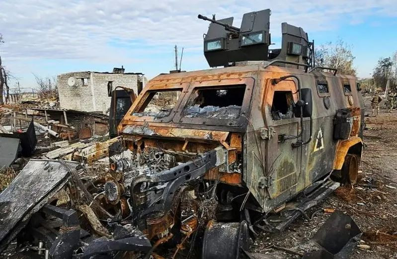 Trên thực tế, khá nhiều tin tức cho thấy Quân đội Ukraine đang gặp khó khăn trong việc cầm cự ở Kursk. Nói cách khác, Quân đội Nga cũng đang tăng cường tấn công Quân đội Ukraine ở Kursk. Có vẻ như Quân đội Ukraine sẽ không còn có thể trụ ở lại ở Kursk lâu hơn.