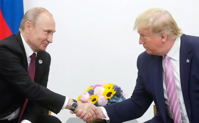 Việc kéo NATO đưa quân vào tham chiến ở Ukraine cũng chỉ là mơ tưởng của lãnh đạo Kiev. Nếu Ukraine muốn có được kết quả tốt hơn bây giờ, thực tế có hai cách chính mà nước này có thể thực hiện. Đầu tiên là nhanh chóng đàm phán hòa bình với Nga theo điều kiện của Tổng thống Putin, chứ không phải của ông Trump.