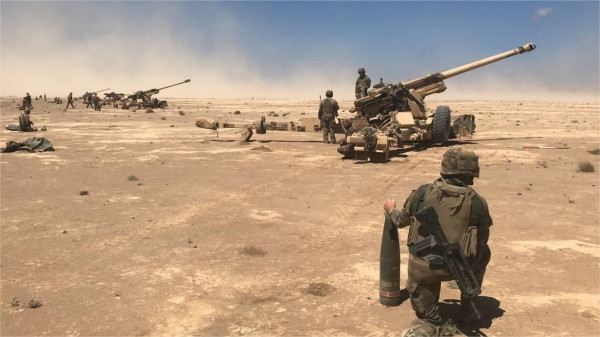 Pháp là một trong những quốc gia tích cực cung cấp vũ khí cho Ukraine kể từ khi bắt đầu cuộc chiến. Việc giao vũ khí trong những tháng gần đây bao gồm 6 khẩu pháo xe kéo TRF1 155mm và hai hệ thống phòng không tầm ngắn Crotale. Cho đến nay, Paris đã chuyển giao cho Kiev khoảng 60 xe bọc thép chở quân, tên lửa chống tăng có điều khiển (ATGM) cũng như mìn chống tăng HDP-2A2.