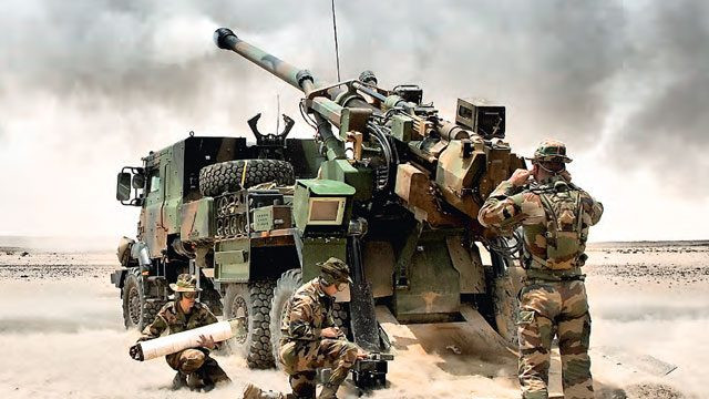 Tờ Le Figaro của Pháp vào ngày 28/12 vừa qua đưa tin, qua nửa năm tham chiến, 16 trong số 18 khẩu pháo tự hành Caesar đã bị hỏng, bị phá hủy và bị quân Nga thu làm chiến lợi phẩm. Nguyên nhân là trong mấy tháng gần đây, những trận địa pháo của Quân đội Ukraine bị pháo kích dữ dội và số pháo Caesar còn lại phải sử dụng tối đa, việc này dẫn đến sự hao mòn nòng pháo cũng như phụ tùng.