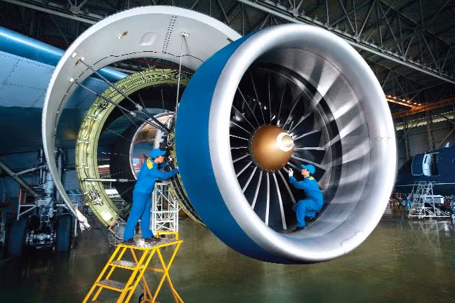 Đồng thời, các cơ quan quản lý hàng không và cơ quan bảo vệ môi trường cũng có yêu cầu về hoạt động của động cơ, đồng thời tiếp tục xây dựng các tiêu chuẩn khác nhau để giảm lượng NOx (khí thải nitơ và oxy) do động cơ thải ra; nếu không, động cơ sẽ không được cấp phép sử dụng. 