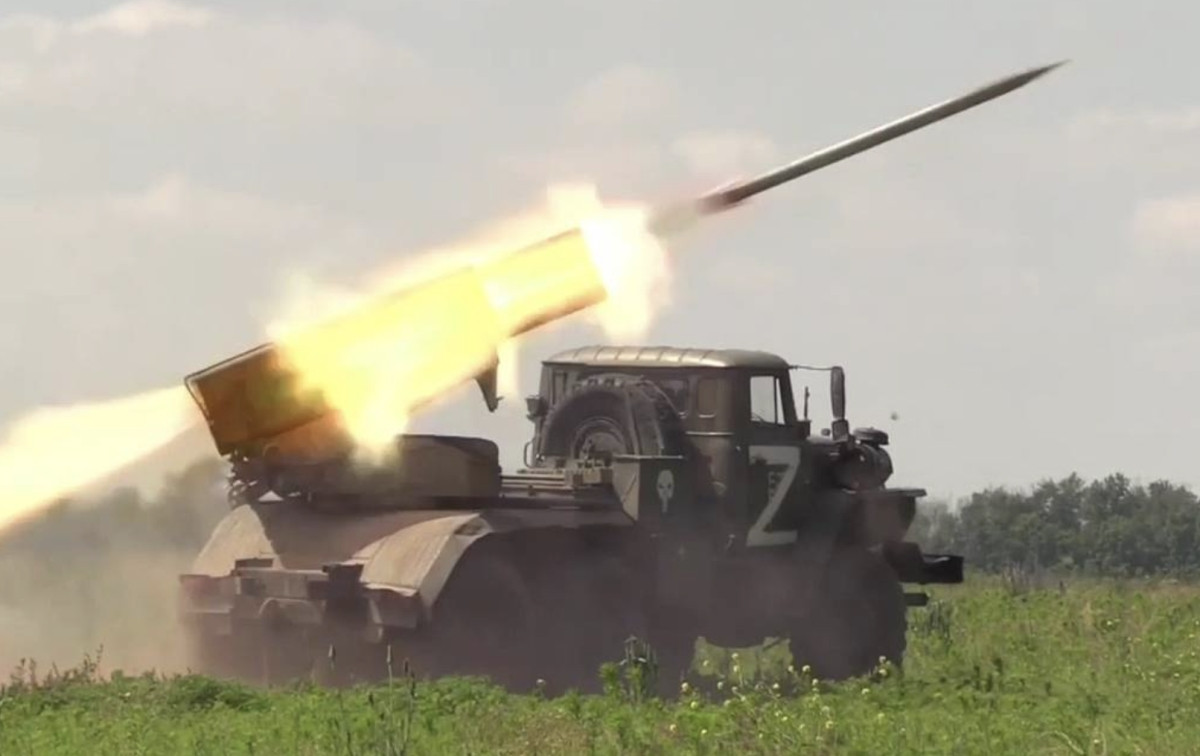 Sau khi hỏa lực chuẩn bị “kỹ càng”, các đơn vị của Lữ đoàn bộ binh cơ giới 15 đã “tiến một mạch” 2.700m với chính diện tiến công lên tới 4km mà không gặp bất kỳ sự chống cự nào của quân Ukraine phòng ngự. 