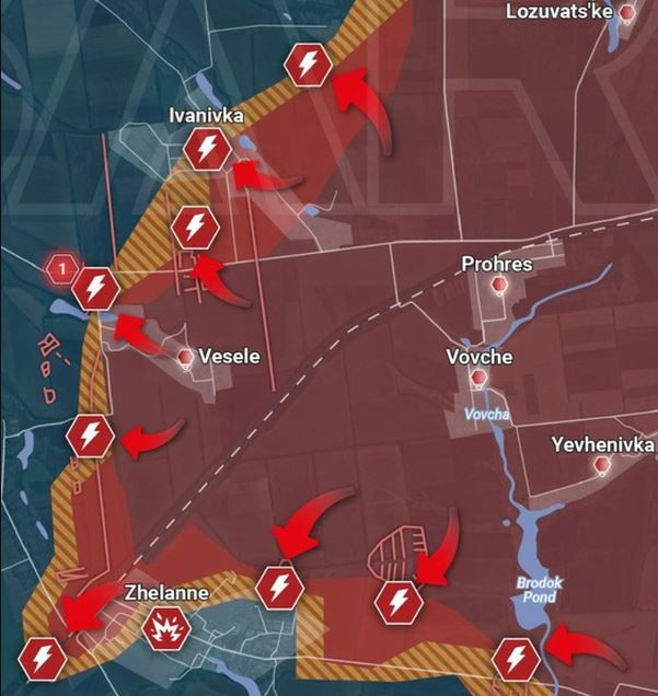 Trong ba mũi quân Nga tiến về phía tây theo hướng Pokrovsk, quân Nga trên sườn phía bắc tạo nên "Bông hoa Ocheretine", đã nhắm thẳng vào thị trấn Gorodovka và thị trấn Novogorodovka ở phía nam; những thị trấn này hiện chỉ cách thành phố Pokrovsk khoảng 15 km. Để bảo vệ tuyến phòng thủ cuối cùng ở phía đông Pokrovsk, Quân đội Ukraine đã khẩn trương sơ tán người dân ở các thị trấn Gorodovka và Novogorodovka.
