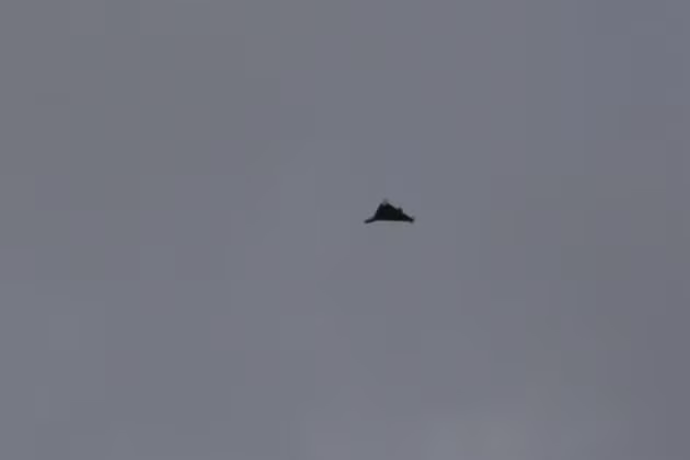 Còn theo truyền thông Ukraine, sau một thời gian tạm lắng, các cuộc tấn công bằng UAV tự sát của Nga đã được thực hiện vào thủ đô Kiev; đã có ít nhất 10 UAV tự sát của Nga đã được sử dụng cho cuộc tấn công. Người ta đã nghe thấy một vụ nổ cực lớn ở quận Shevchenko của thủ đô Kiev. 