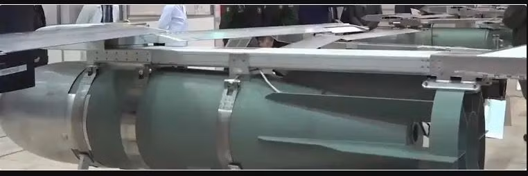 Bom FAB-1500 có thể phá hủy những hầm ngầm bê tông cốt thép ở độ sâu tới 20 mét và xuyên thủng 3 mét bê tông. Các máy bay ném bom Su-34, tiêm kích đa nhiệm Su-30 và Su-35 Không quân Nga đều có thể sử dụng loại bom này.