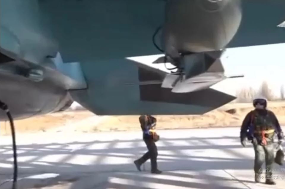 Máy bay Su-34 của Nga thường được trang bị 4 đến 6 quả bom lượn có điều khiển FAB-500. Nhưng với bom FAB-1500, thì một chiếc Su-34 chỉ có thể mang được 3 quả bom trong một lần xuất kích. 