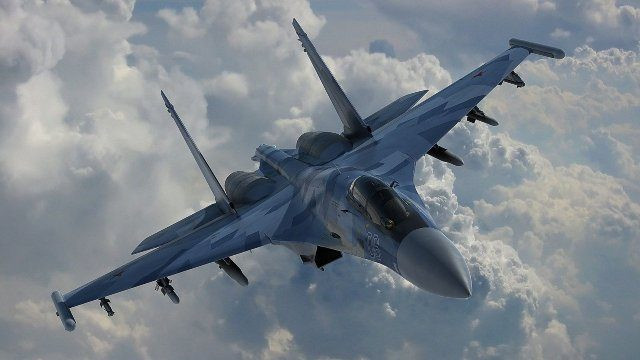 Về việc Nga chuyển giao Su-35 cho Iran, điều này đã được trang web Bulgarian Military dự báo. Vào tháng 12/2022, họ dự báo Nga sẽ giao Su-35 cho Iran trong năm nay; tiếp đến vào tháng 1/2023, họ cũng dự đoán khoảng tháng 3 hoặc tháng 4, Iran sẽ nhận những chiến đấu cơ Su-35 đầu tiên từ Nga. 