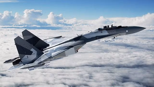 Hiện thông tin Iran nhận máy bay chiến đấu Su-35 từ Nga chưa được Tehran xác nhận chính thức, nhưng hiện tại chỉ có tin đồn củng cố tuyên bố rằng trong vài ngày tới, Iran sẽ nhận được máy bay Su-35.