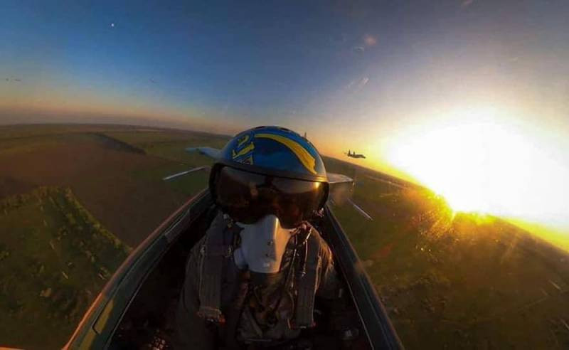 Ukraine tung tên lửa đắt tiền để hạ UAV giá rẻ của Nga Ukraine tung ten lua dat tien de ha UAV gia re cua Nga