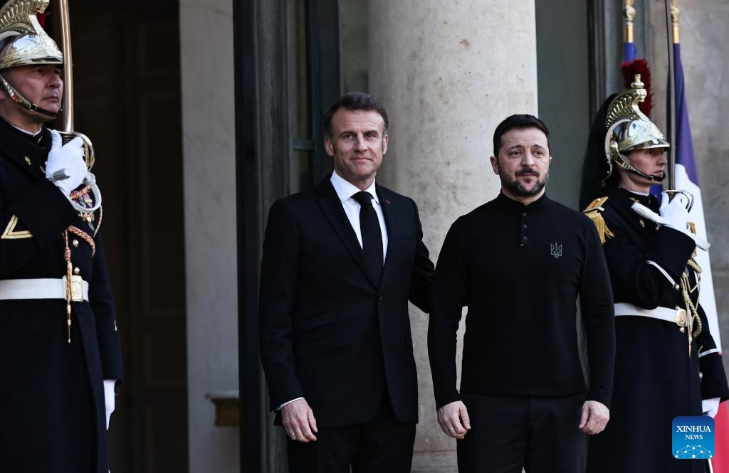 Trong khi đó, các cuộc đàm phán ở cấp tham mưu trưởng với đại diện của Anh và Pháp về khả năng triển khai lực lượng "gìn giữ hòa bình" nước ngoài tại Ukraine đã bắt đầu tại Kiev. Phó chánh văn phòng Tổng thống Ukraine Pavlo Palisa, cho biết "liên minh những bên mong muốn" đưa quân vào lãnh thổ Ukraine, bao gồm các nước Baltic, Bắc Âu, cũng như Pháp và Anh.