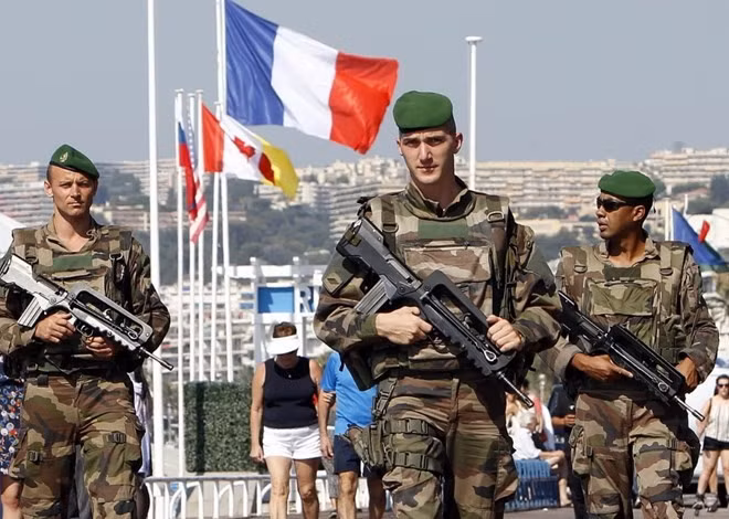 Quân đội Pháp có khả năng sẵn sàng chiến đấu tương đối tốt, Pháp cũng là một trong 5 thành viên thường trực của Hội đồng Bảo an Liên hợp quốc. Lực lượng lục quân của quân đội Pháp có khả năng chiến đấu tương đối cao, lực lượng hải quân và không quân cũng rất mạnh; công tác bảo đảm hậu cần tốt.