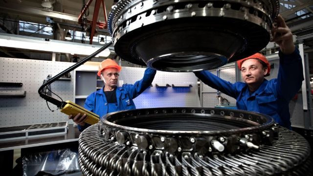 Các nhà phân tích thường ước tính rằng, Không quân Nga hiện khoảng 10 đến 15 chiếc Su-57 đã được giao hàng hàng năm trong vài năm qua, với tốc độ tăng tốc được ghi nhận vào năm 2023 và 2024.