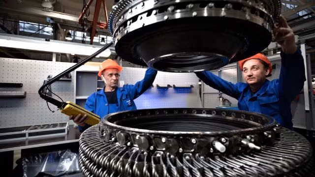 Các nhà phân tích thường ước tính rằng, Không quân Nga hiện khoảng 10 đến 15 chiếc Su-57 đã được giao hàng hàng năm trong vài năm qua, với tốc độ tăng tốc được ghi nhận vào năm 2023 và 2024.