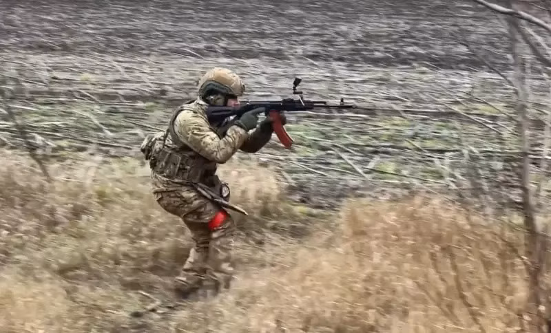 Theo các nguồn tin quân sự của Nga, AFU đang duy trì lực lượng khoảng 6.500 quân ở khu vực Kursk. Hiện việc liên lạc với một số tiểu đoàn của AFU ở khu vực Kursk đã bị mất hoàn toàn và một số đơn vị không còn lựa chọn nào khác, ngoài việc cố gắng đột phá theo kiểu tự sát hoặc đầu hàng. 