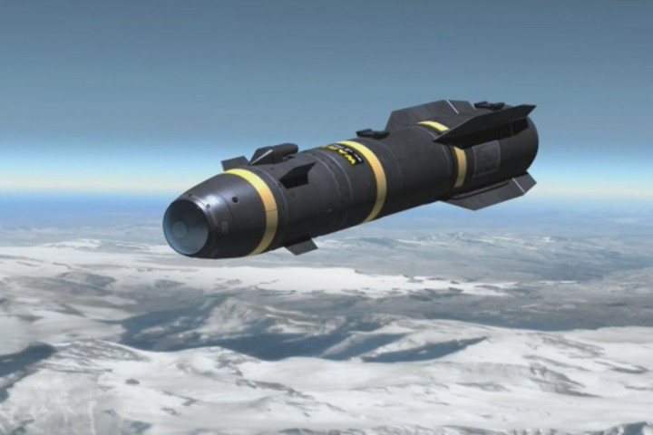 Cả hai loại tên lửa đều tấn công phần bán cầu trên của xe tăng (còn gọi là tiến công kiểu đột nóc), là nơi được bọc giáp yếu nhất, trong đó xe tăng T-14 Armata của Nga cũng không phải là ngoại lệ.