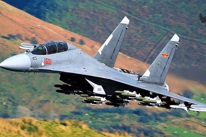 Nhưng hiện chỉ Mỹ và Nga (chủ yếu là Mỹ) đang sở hữu các loại bom xuyên phá hầm ngầm và họ cũng sử dụng tương đối ít loại vũ khí này; và cũng không lạ gì việc Trung Quốc “học hỏi kinh nghiệm” từ các quốc gia khác. Do vậy nếu sau này, nếu J-16 của Trung Quốc có thử bom xuyên giống của Mỹ, thì không có gì là lạ. 