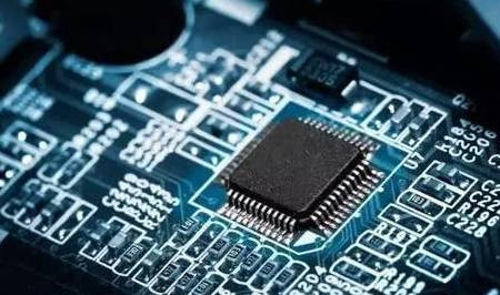 Để tự chủ về sản xuất chip, quốc gia đó phải tự chủ từ nguồn nguyên liệu, thiết bị, phần mềm đến sản xuất; thành phẩm chip thể hiện trình độ công nghiệp và công nghệ cốt lõi. Không hề nói quá rằng, hiện chip điều khiển giữ vai trò đặc biệt quan trọng được ví như “bộ não”, “linh hồn” của tất cả các hệ thống tự động hóa và thông minh.