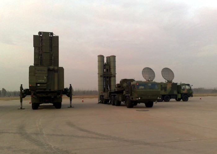 Mặc dù đã chuyển giao S-300 cho Syria, nhưng chưa chắc chắn khi nào Quân đội Syria được trao quyền kiểm soát các hệ thống S-300; nhưng đáng chú ý là chúng không được sử dụng, để đánh trả các cuộc tấn công của Israel hoặc Thổ Nhĩ Kỳ vào Syria trong hơn ba năm qua, kể cả trong các cuộc đụng độ dữ dội với Thổ Nhĩ Kỳ từ tháng 1 đến tháng 3/2020.