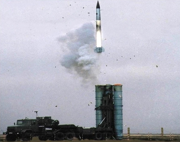 Việc kích hoạt các hệ thống phòng không S-300 của Syria và việc nhận thêm nhiều chiến đấu cơ mới như MiG-29SMT của Syria, có thể là tín hiệu mạnh mẽ của Quân đội Syria, gửi đến các lực lượng đang chiếm đóng nước này như Quân đội Mỹ và một số quốc gia như Na Uy và Pháp.