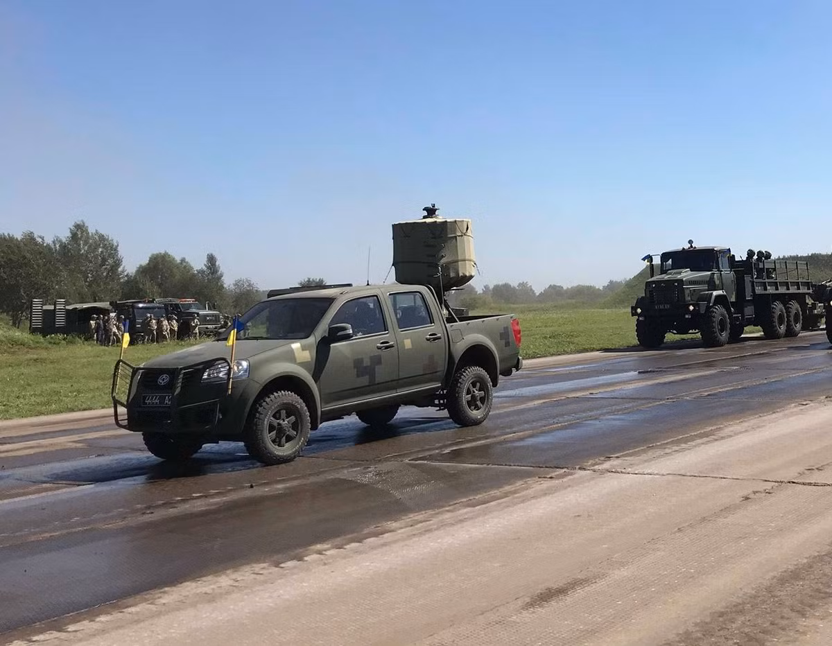 Những radar chống pháo AN/TPQ-48/49/50 của Mỹ được loại khỏi biên chế Quân đội Mỹ, đã được viện trợ cho Quân đội Ukraine, với sự hỗ trợ huấn luyện của Quân đội Mỹ. Tuy nhiên một số radar này đã bị hỏng hóc. Ảnh: Pinterest. 