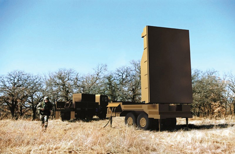 Radar AN/TPQ-36 chủ yếu dùng để xác định tọa độ trận địa pháo, tên lửa, súng cối của đối phương. Radar là một khối độc lập, có thể dụng xe địa hình Humvee kéo. Quá trình phát triển radar chống pháo AN/TPQ-36 bắt đầu vào cuối những năm 1970, sau đó phiên bản đầu tiên được đưa vào biên chế Quân đội Mỹ năm 1981. Ảnh: History. 