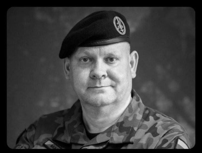 Trong bối cảnh đó, người ta đặc biệt chú ý đến tuyên bố của phía Ba Lan về cái chết của tướng quân đội Adam Marczak. Trang Topwar cũng đã thông tin điều này vào ngày 26/3, nhưng truyền thông Ba Lan cho rằng, cái chết của tướng Marczak là “bất ngờ do nguyên nhân tự nhiên”.