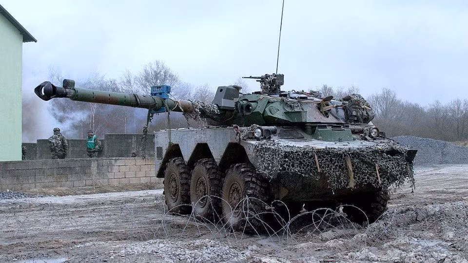 Bộ trưởng Quốc phòng Ukraine Reznikov cho biết, xe tăng Challenger 2 của Anh, xe bọc thép Stryker và Cougar của Mỹ và xe chiến đấu bộ binh Weasel của Đức đều đã được bổ sung cho các đơn vị chiến đấu của quân đội Ukraine. Hiện 10 xe tăng AMX-10 RC bánh lốp của Pháp, đến Ukraine khoảng hai tuần trước, đã có mặt ở khu vực Kupyansk. 