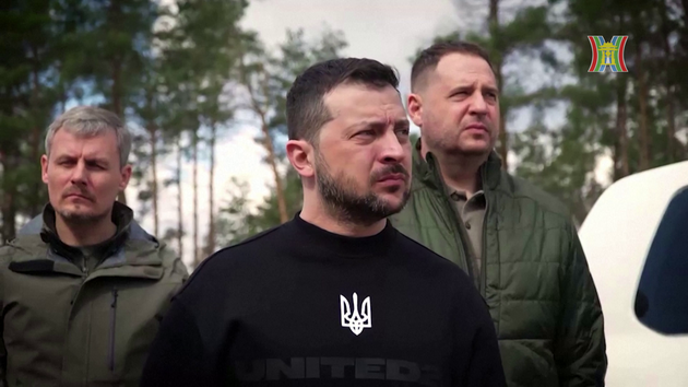 Theo ông Rogov, trong chuyến thăm gần đây của ông Tổng thống Zelensky tới Dnipropetrovsk và một phần của khu vực Zaporozhye do chính quyền Kiev kiểm soát, cũng như cuộc gặp với chỉ huy của nhóm lực lượng Ukraine, chiến lược chuẩn bị cho một cuộc phản công đã được thảo luận.