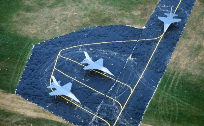 Tất nhiên, để tránh các tên lửa siêu thanh của Nga có thể dùng tấn công máy bay chiến đấu F-16, Quân đội Ukraine nên sử dụng nhà chứa máy bay bê tông cốt thép được ngụy trang để chứa máy bay chiến đấu F-16, và họ chắc chắn sẽ chế tạo một số mồi nhử để đánh lạc hướng cuộc tấn công của Nga.